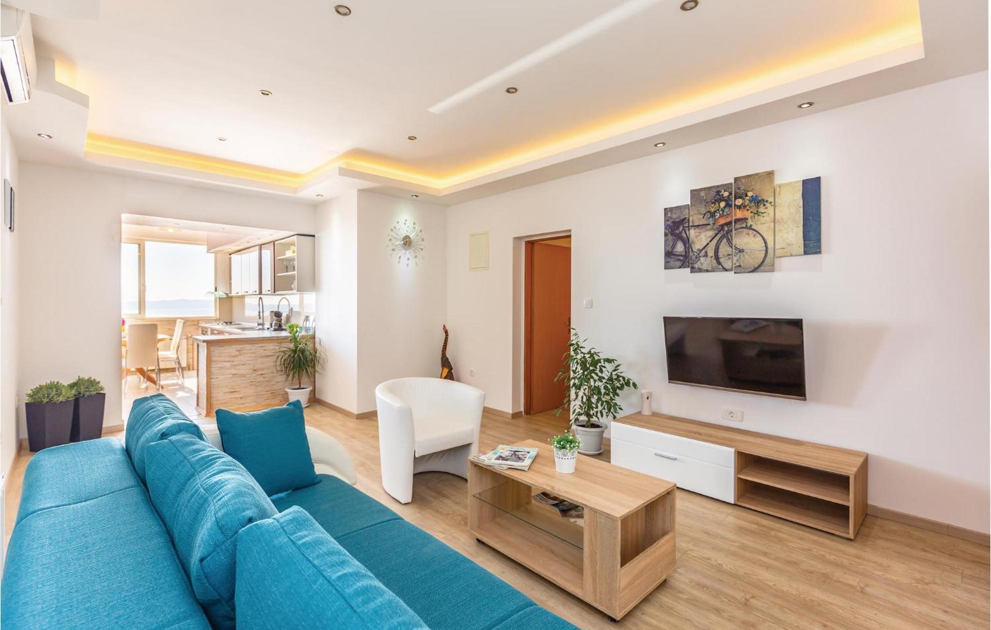 2 Bedroom Cozy Apartment In Макарска Экстерьер фото
