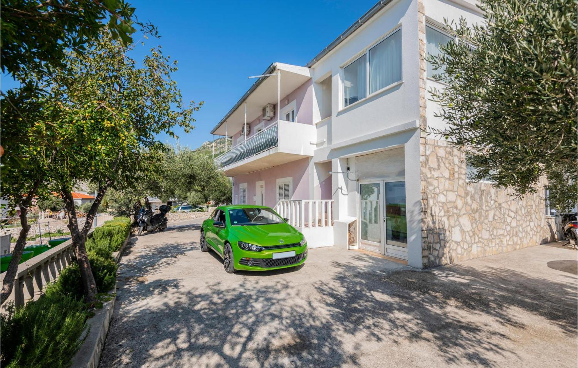 2 Bedroom Cozy Apartment In Макарска Экстерьер фото