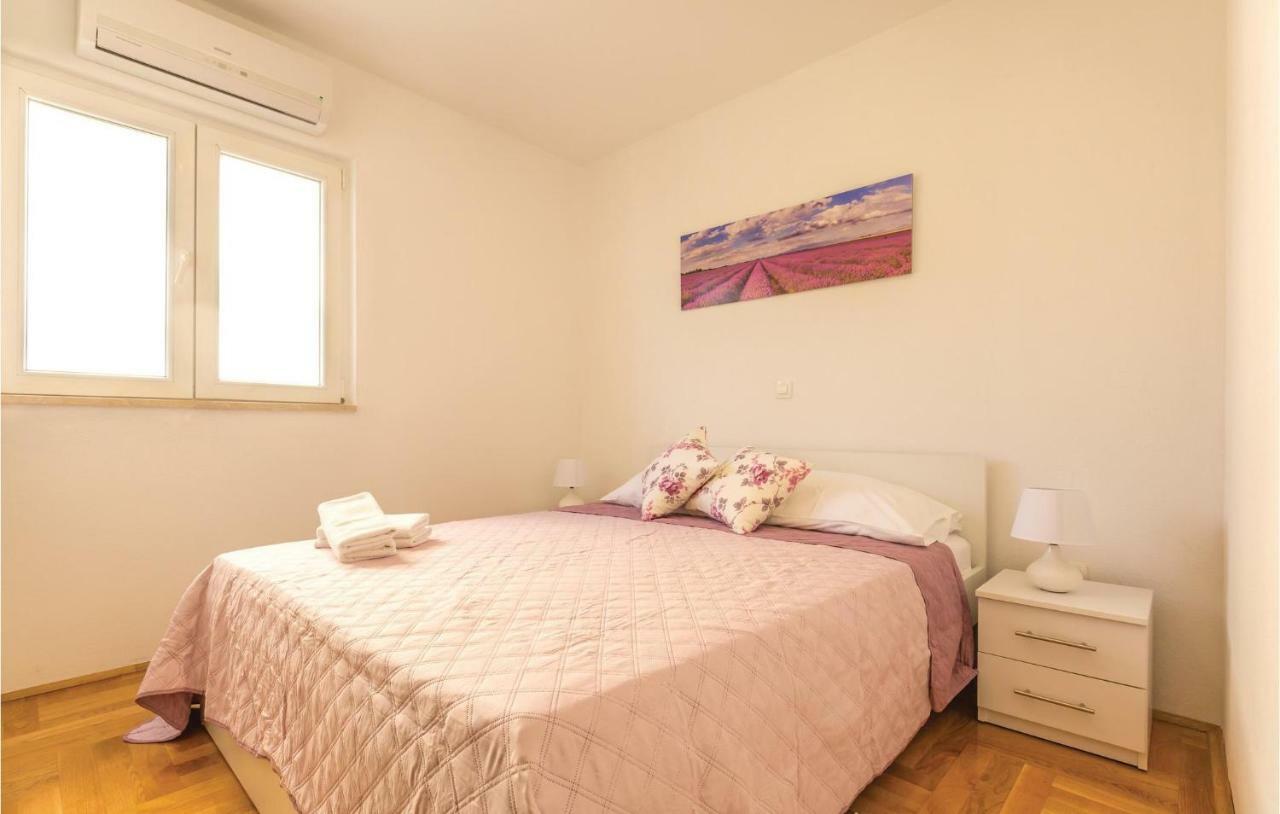 2 Bedroom Cozy Apartment In Макарска Экстерьер фото