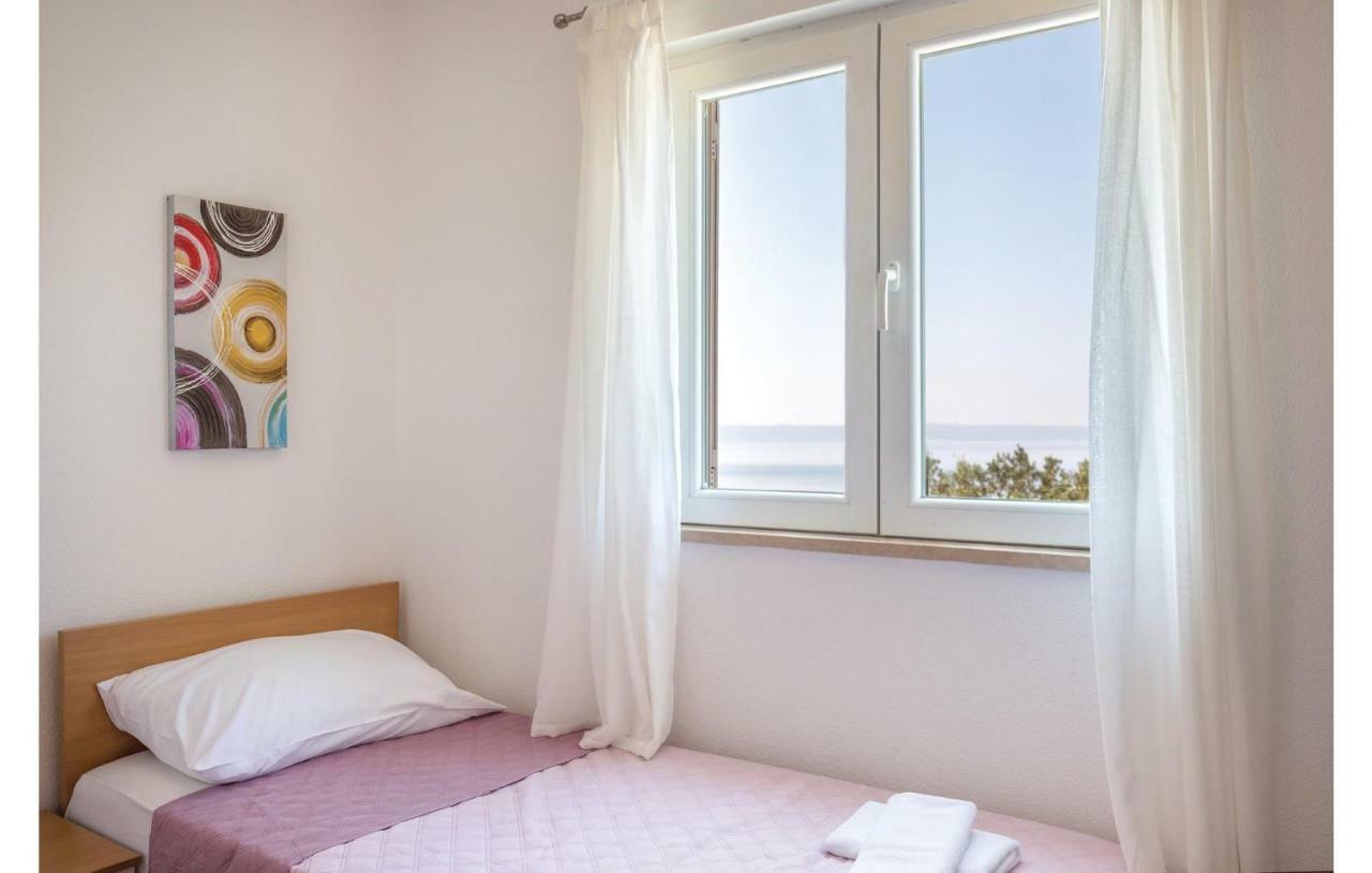2 Bedroom Cozy Apartment In Макарска Экстерьер фото